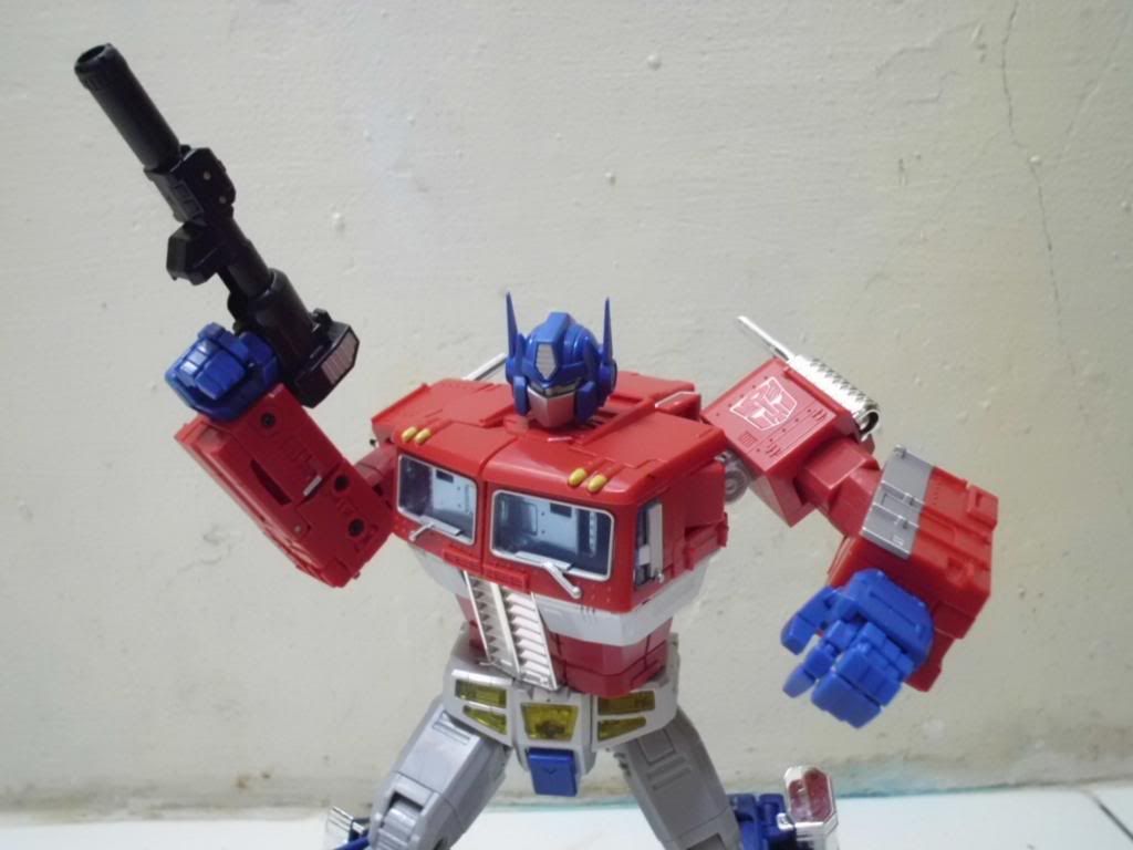 masterpiece optimus prime toys r us